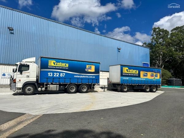 2019 Hino 700 Series FS2848 480HP  Air Auto 10 Pallet Curtainsider Combo image