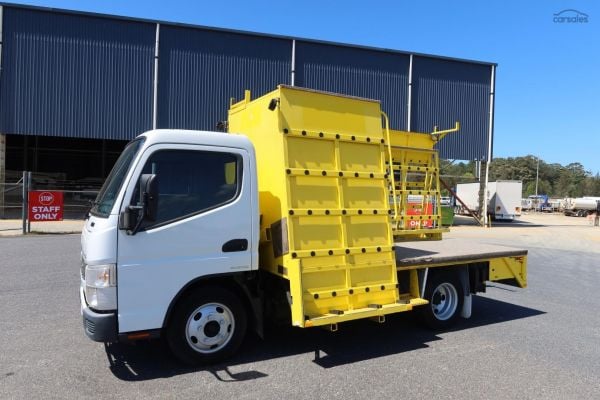 2016 Fuso Canter 515 image
