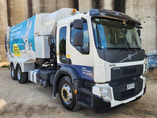 2017 VOLVO FE340 Cab Chassis image