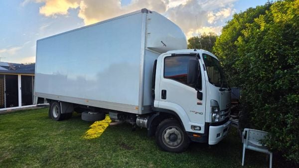 2025 Isuzu 240 Pantech image