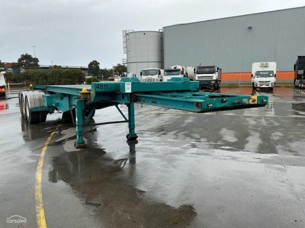 2003 Krueger ST-3-38 Tri Axle Roll Back Skel A Trailer image