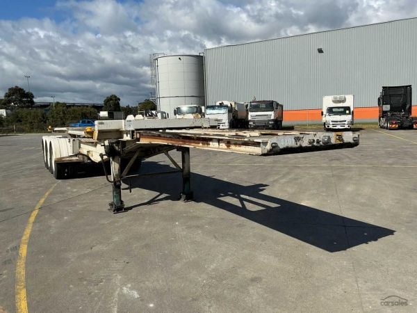2003 Krueger ST-3-38 Tri Axle Roll Back Skel A Trailer image