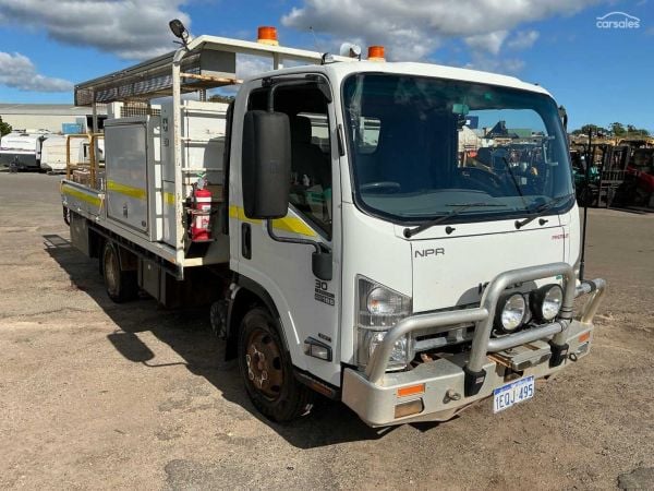 2014 Isuzu NPR300 Premium image