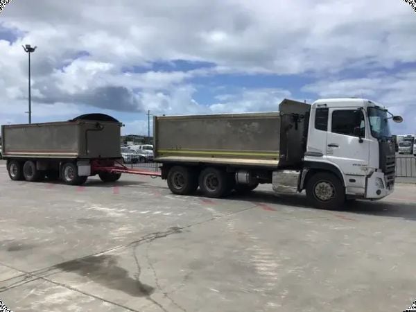 2018 Nissan UD 6x4 Tipper W/ Dog Tipper image