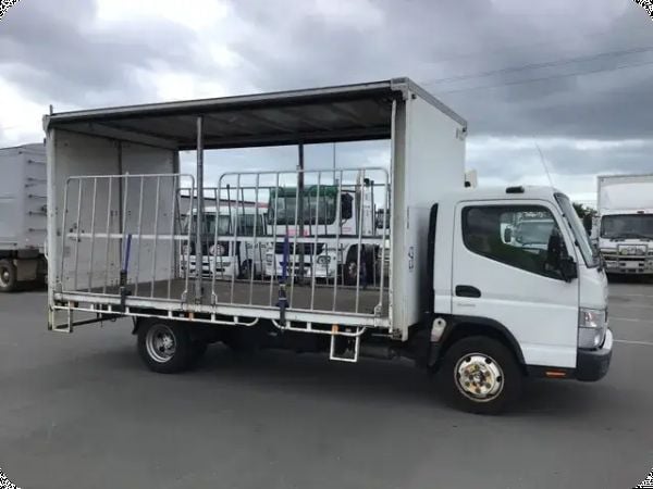 2016 Mitsubishi Fuso 4x2 Curtainsider image