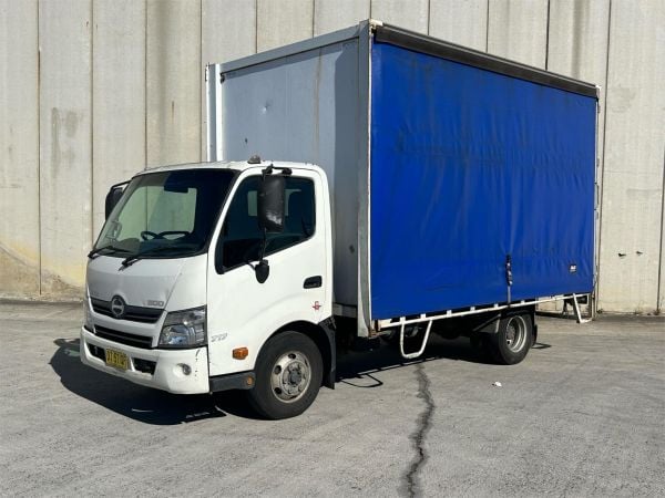 2016 HINO 300 Curtainsider XZU710R 717 MWB image