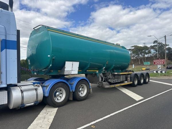 2017 HOLMWOOD TANKER image