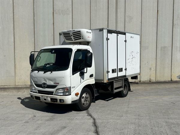 2016 HINO 300 Refrigerated Pantech XZU605R 616 IFS AUTO SWB image