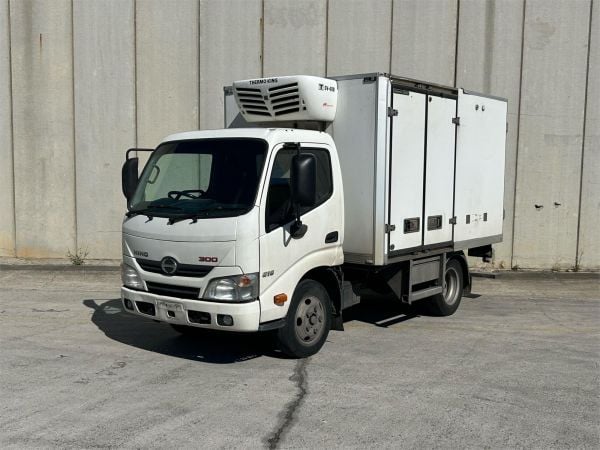 2016 HINO 300 C/CHAS XZU605R 616 IFS AUTO SWB image