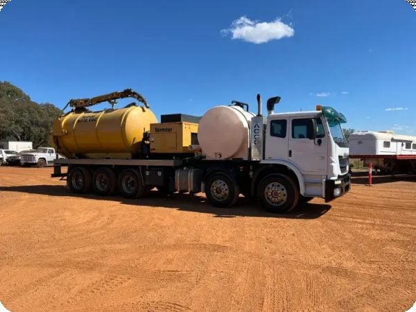 2017 Iveco ACCO 8x4 Vacuum (EX CORPORATE) image