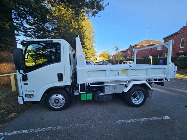 2018 Isuzu NLR 45-150 Tipper image