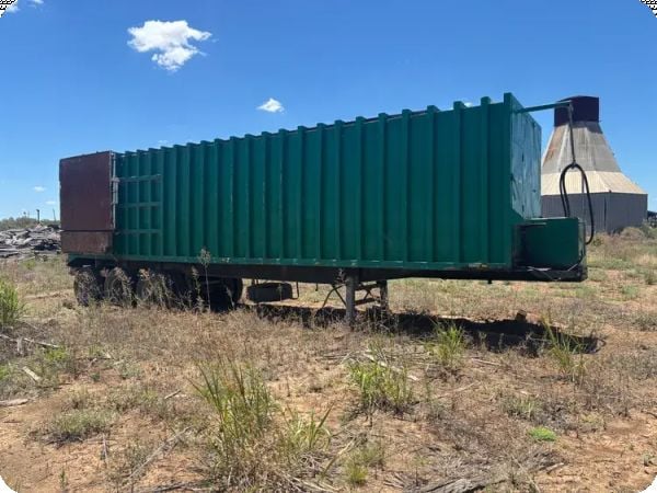 1989 Haulmark Tri Axle Ejector image
