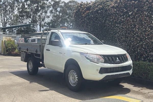 2017 Mitsubishi Triton GLX MQ Rear Wheel Drive image