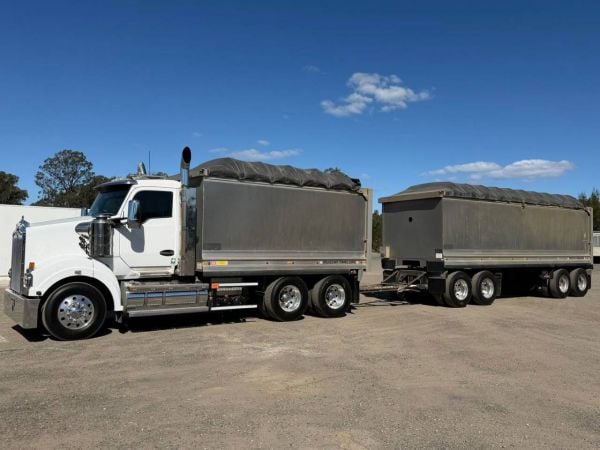 2017 Kenworth T610 SAR Tipper image