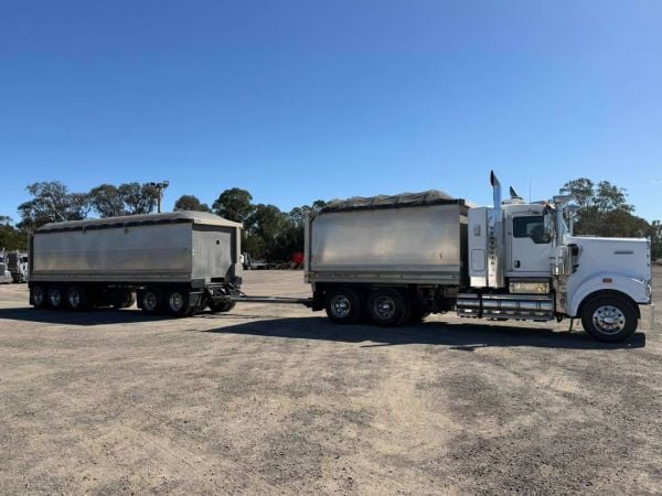 2018 Kenworth T909 Tipper image