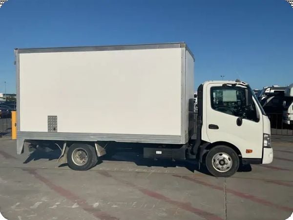 2019 Hino 300 616 4x2 Pantech image