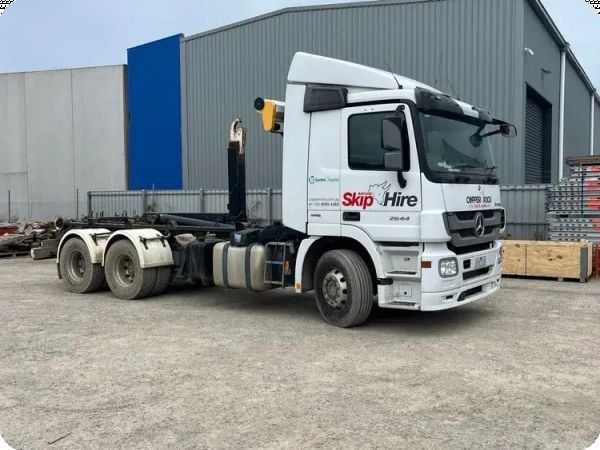 2016 Mercedes Benz 2644 Actros 6x4 Hook Bin (Location: Braeside, Vic) image