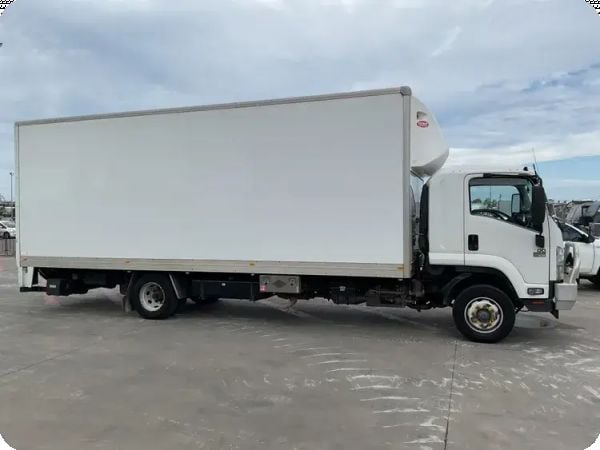 2013 Isuzu FH F Series FSR 4x2 Pantech image