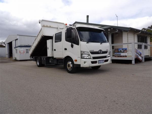 2019 Hino 300 Series Dual Cab Tipper 816 image