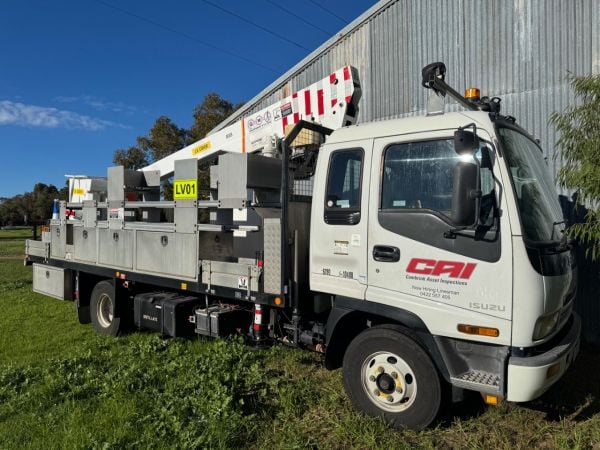 2006 Isuzu FRR 500 EWP image