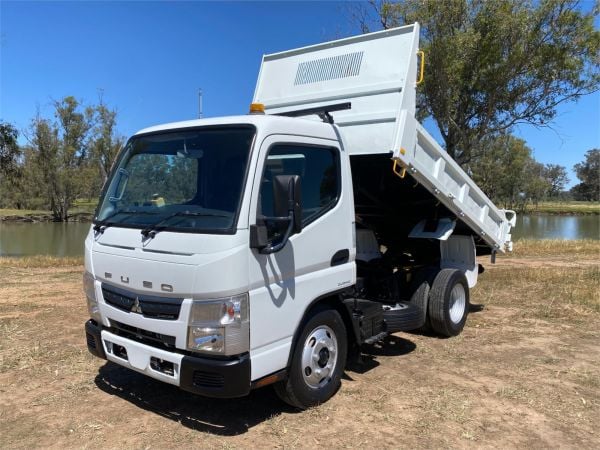 2017 MITSUBISHI FUSO CANTER TIPPER FE 515 4.5 SWB image