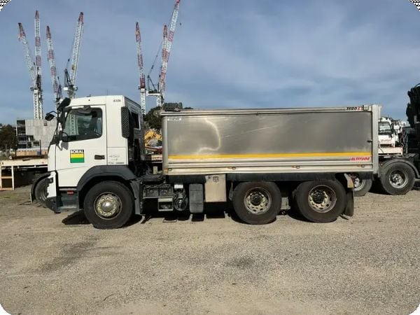 2017 Volvo FMX 6x4 Tipper image