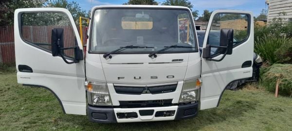 2020 Mitsubishi Fuso CANTER Tray Truck image