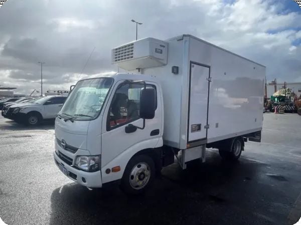 2019 HINO 300 4x2 Refrigerated Pantech image