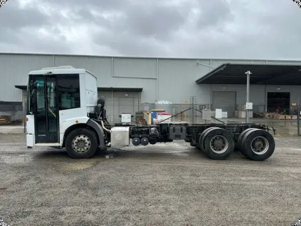 2015 Mercedes Benz Econic 2629 6x4 Cab Chassis image