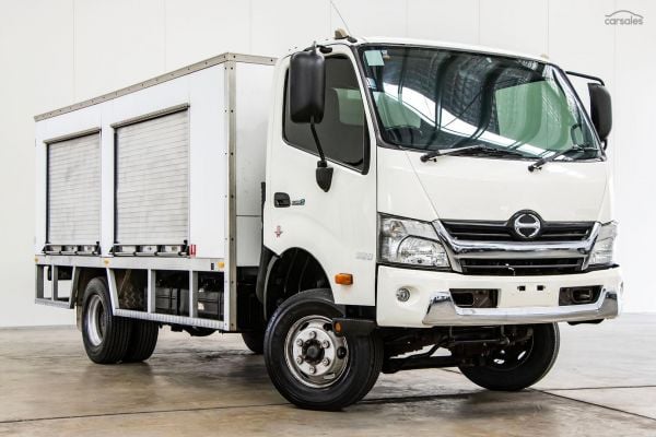 2016 Hino 300 Series 920 image
