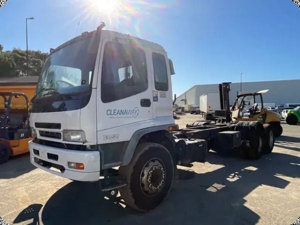 2007 ISUZU 1400 6x4 Cab Chassis image