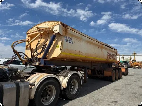 2021 Howard Porter TRI470 Tri-Axle Tipper image