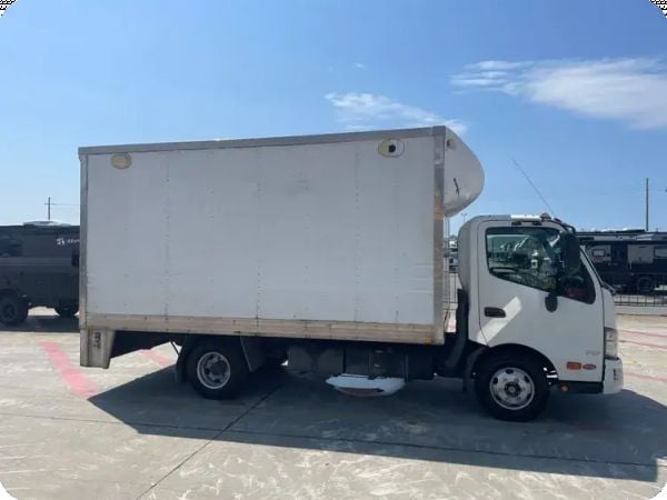 2015 Hino 300 Prestige 300 Series 717 4x2 Pantech image